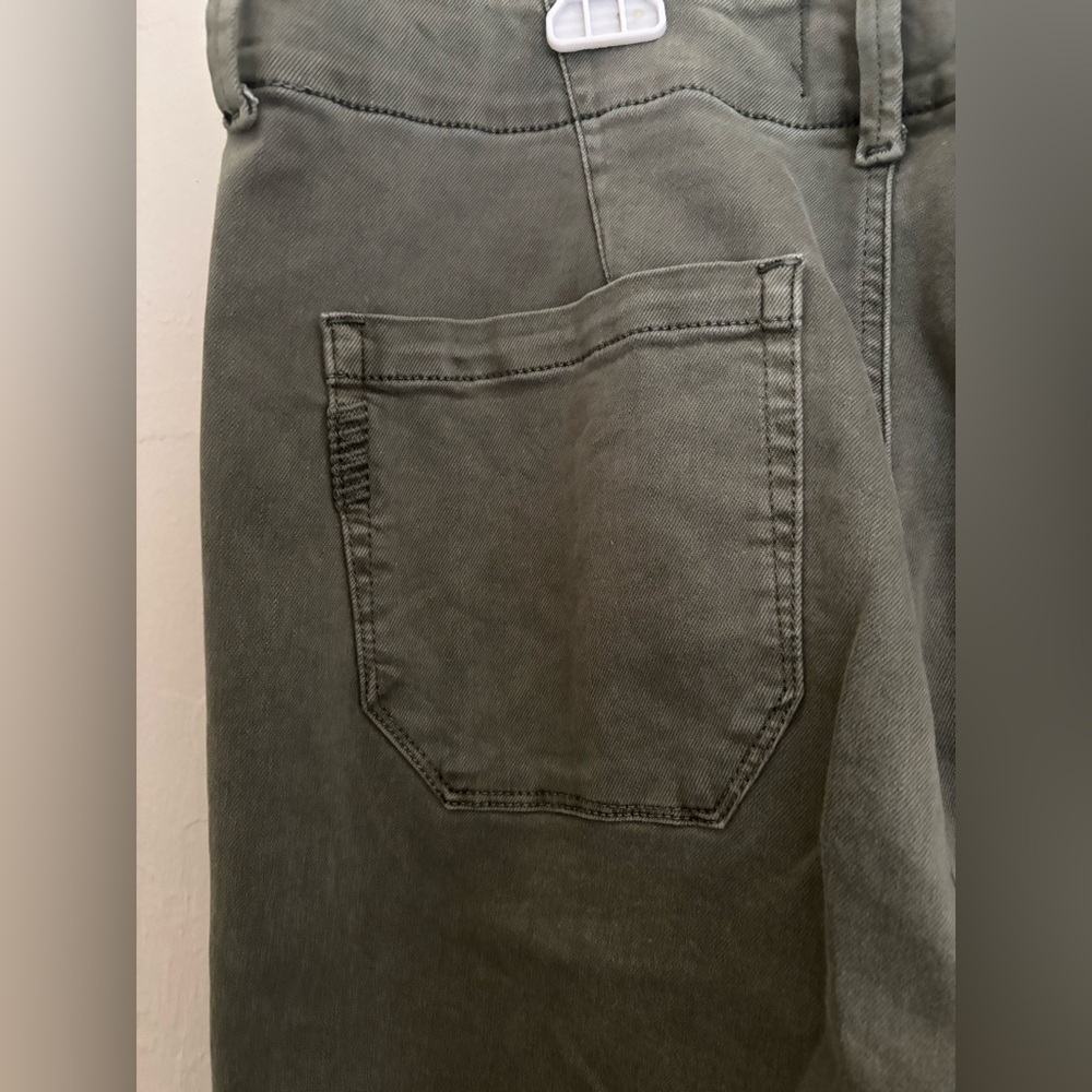 Paige Brooklyn Seamed Wide Leg Pant. Size 31. Worn once. Office Workwear - Picture 12 of 16